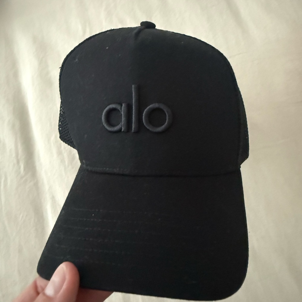 ALO Yoga Black Embroidered Logo Trucker Hat